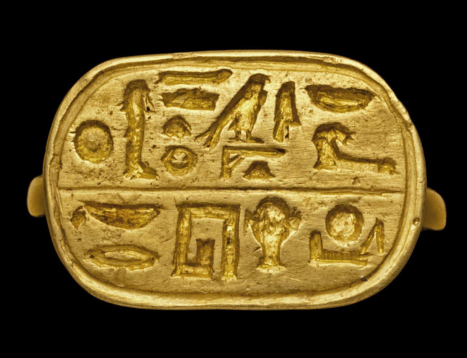 AN EGYPTIAN ELECTRUM-GOLD RING