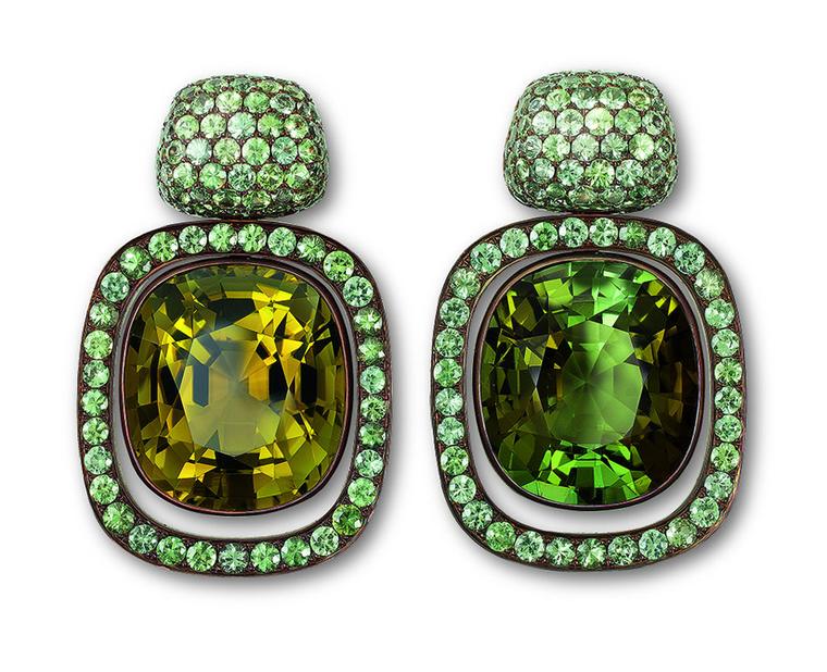 Hemmerle-earrings-copper-white-gold-olive-green-and-green-tourmalines-green-sapphires-0318