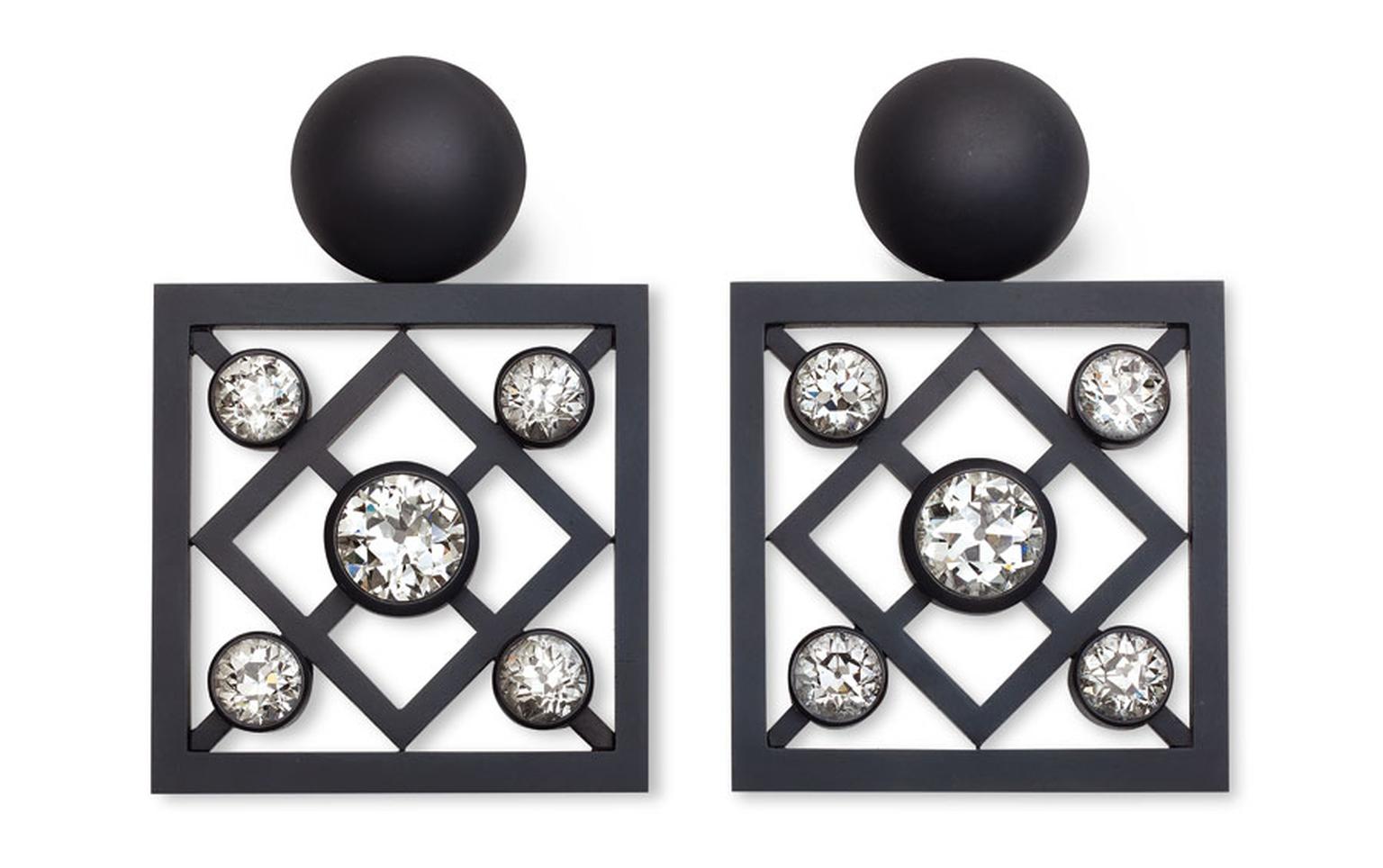 Hemmerle-earrings-iron-white--gold-2-diamonds--8-diamonds-0541