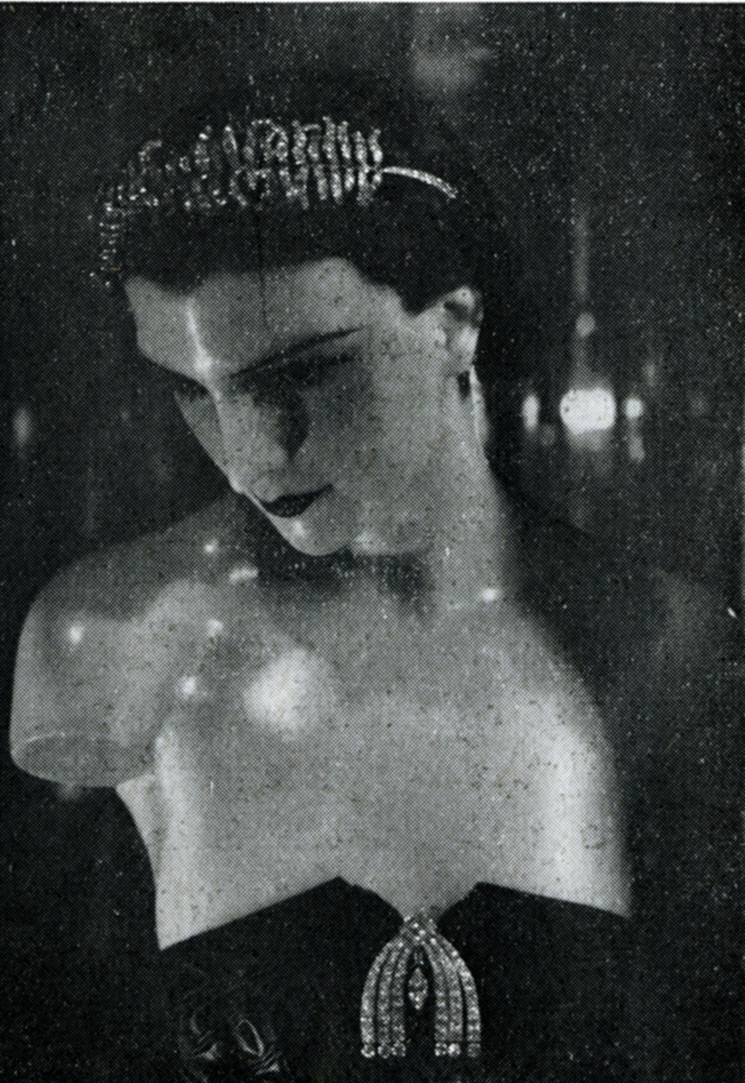 Mademoiselle Chanel's 1932 Bijoux de diamants exhibition showed the feather brooch on model's head