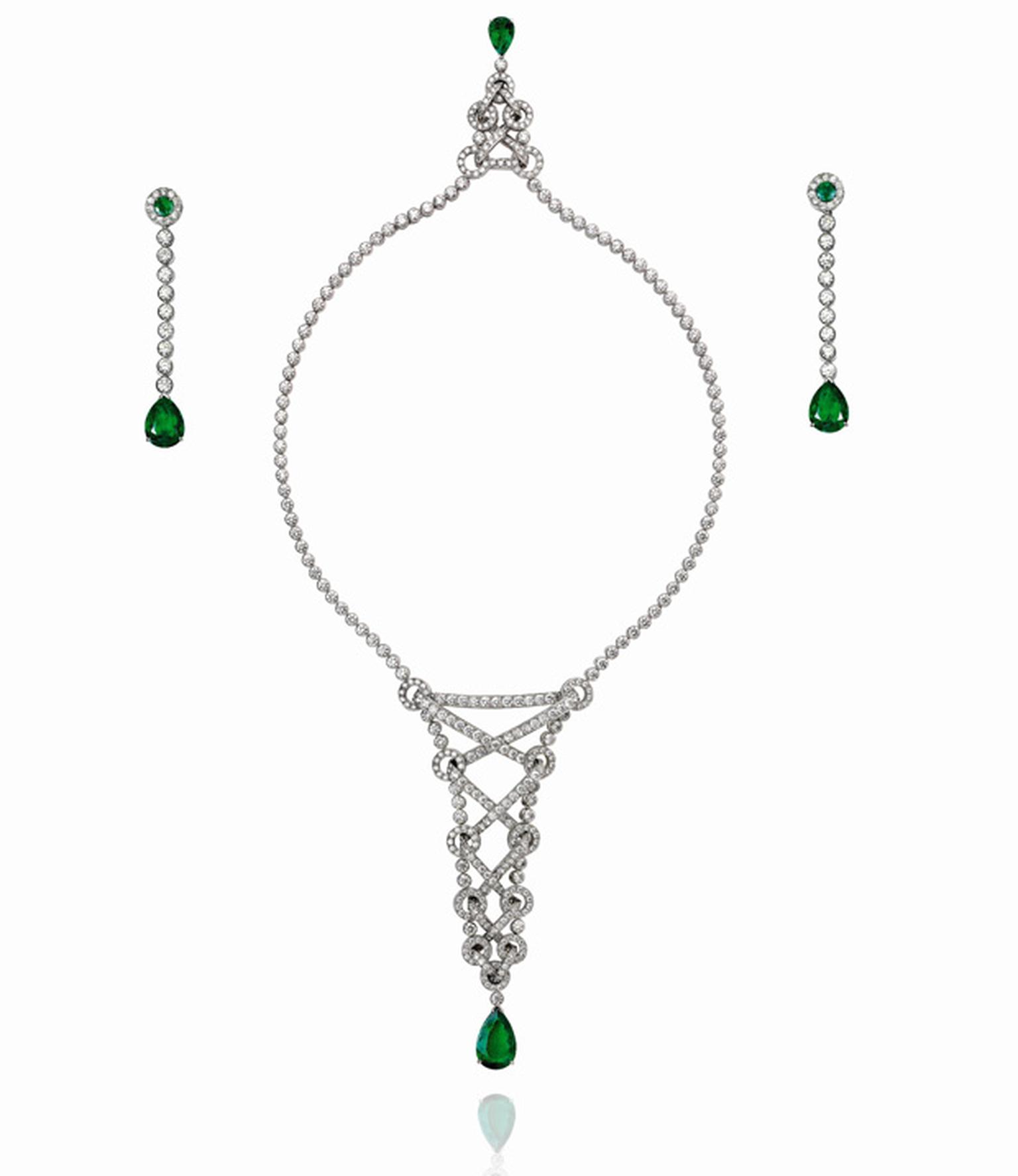 Piaget white gold necklace set with diamond and two emeralds