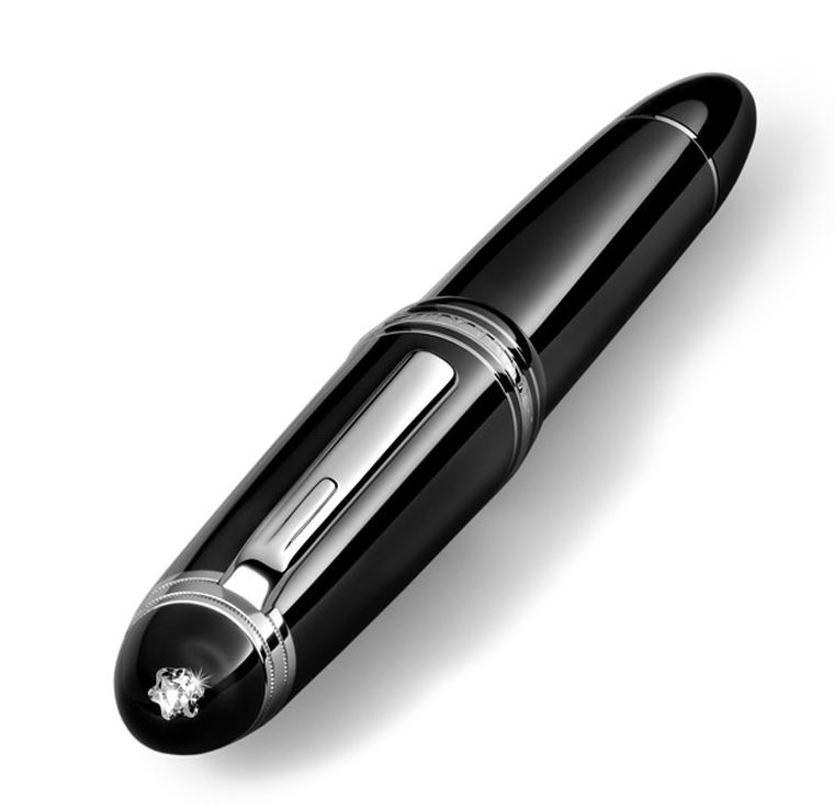 Montblanc pen with shop diamond on top