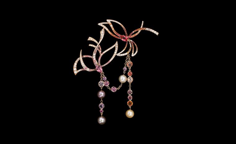 Lorenz Bäumer, Broche Oisaux perles with saphires, amethyst, pearls, white diamonds and set in pink gold. €37,250
