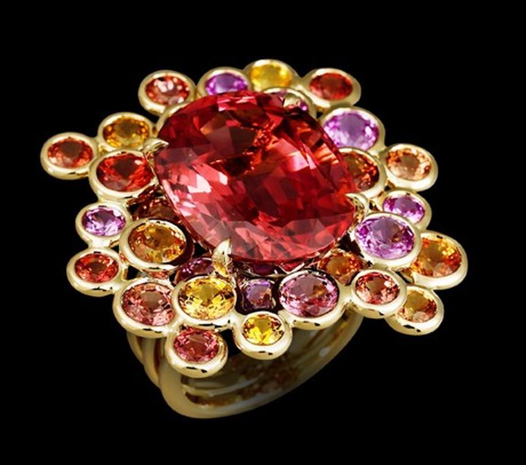 Lorenz Bäumer, Pastilles ring tourmaline and saphires set in yellow gold. €18,650