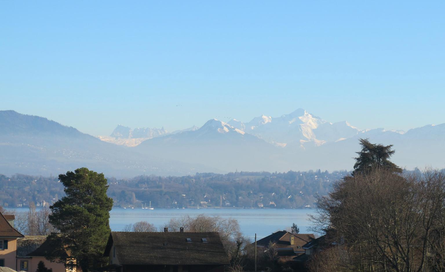 A rare site, the Mont Blanc in the winter sun beyond Geneva