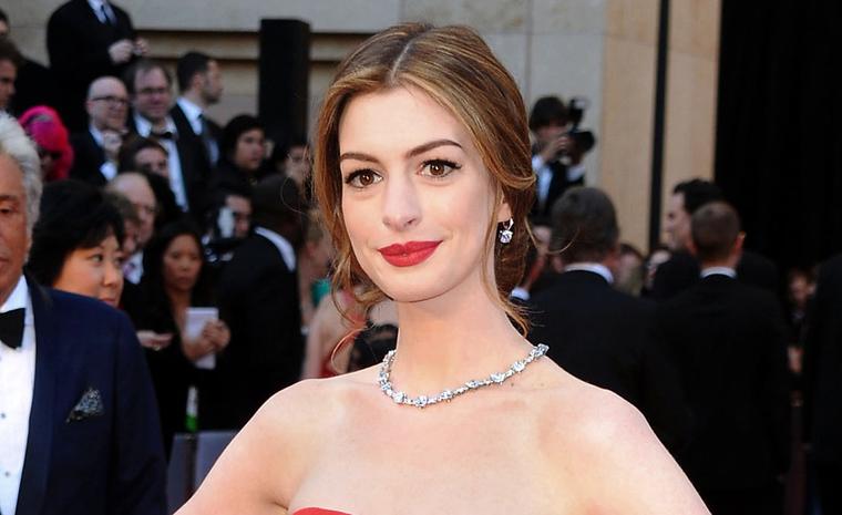 Anne Hathaway who presented the Academy Awards wore the Tiffany Lucida Star necklace valued at 10 million dollars and a  $285,000 Tiffany Legacy diamond ring and Tiffany Novo 10 carat diamond earrings on the red carpet.