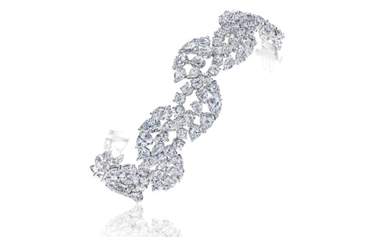 Harry Winston Classic Vine Bracelet worn by Sophia Vergara