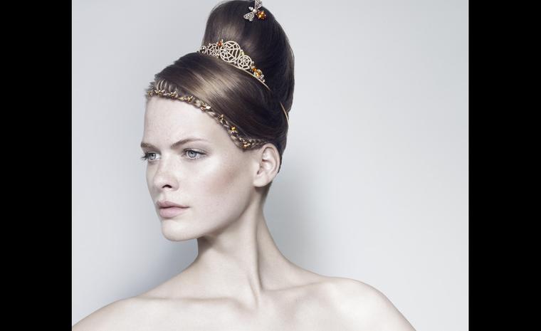 Chaumet's Attrape-Moi tiara features honey-hued bees