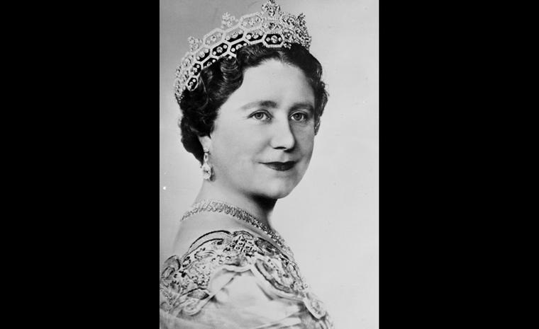 Queen Elizabeth, the Queen Mother wearing her Boucheron 'honeycomb' tiara that was given to her by Lady Greville in 1942 and subsequently adapted. Copyright Corbis