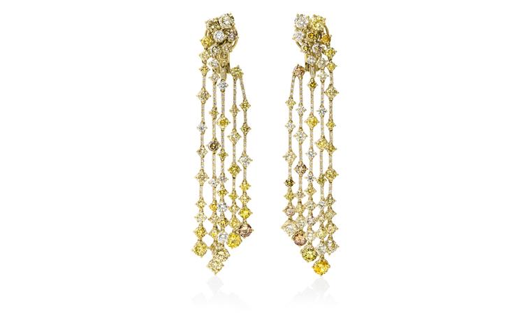 DE BEERS, Arpeggia Collection, five-line earrings in yellow gold and diamonds. POA