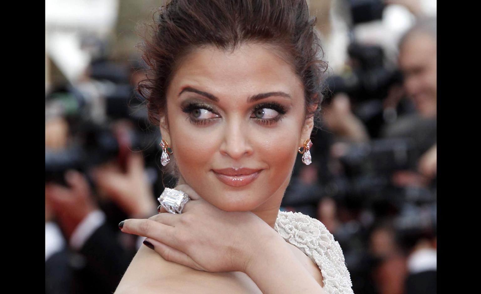 Aishwarya Rai knows how to wear a 53 carat diamond ring with style and poses for the cameras on the red carpet at the Cannes Film Festival 2011. The ring and earrings are both by Chopard.