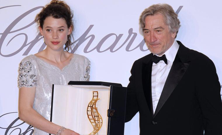 Robert de Niro, patron of the 10th edition of the Trophée Chopard presents Astrid Bergès-Frisbey, the French actress, with the award. She wears a Chopard white gold bracelet set with diamonds (49 cts)