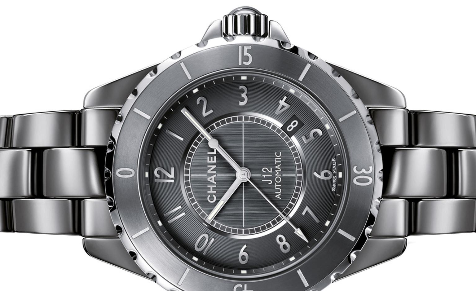 Chanel J12 Chromatic 41 mm with automatic movement and water resistant to 200 meters.