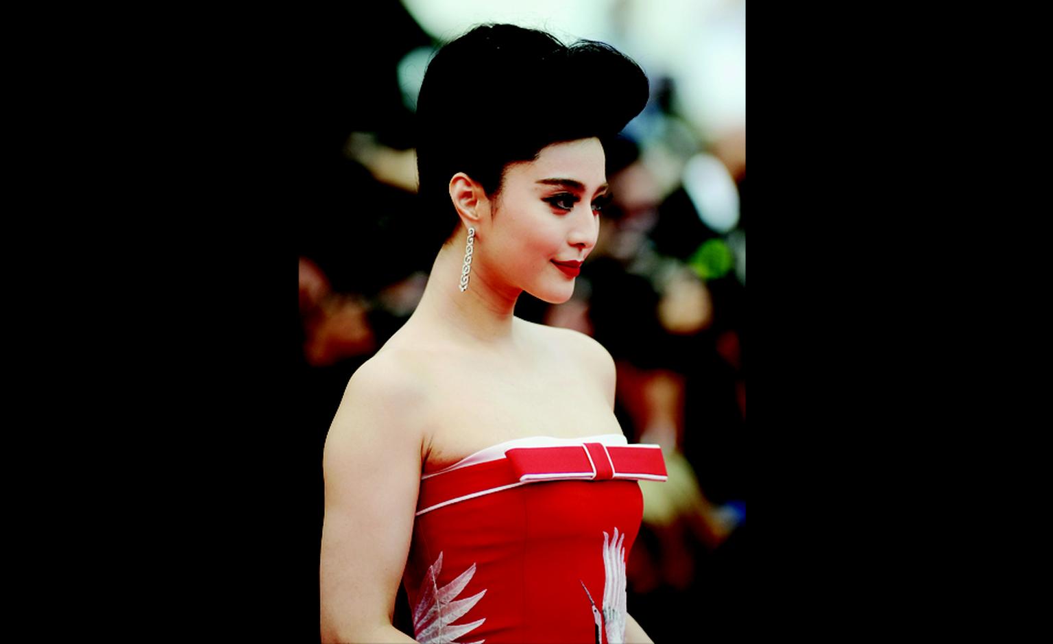 CANNES, FRANCE - MAY 11:  Actress Fan Bing Bing with Cartier jewelry at the Opening Ceremony at the Palais des Festivals during the 64th Cannes Film Festival on May 11, 2011 in Cannes, France.  (Photo by Ian Gavan/Getty Images)