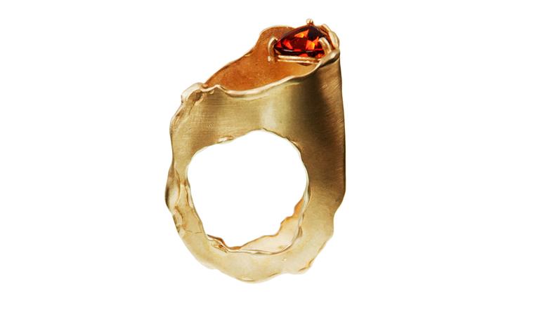 LINNIE MCLARTY, Discreetly bizarre, fairtrade gold & cirtine ring