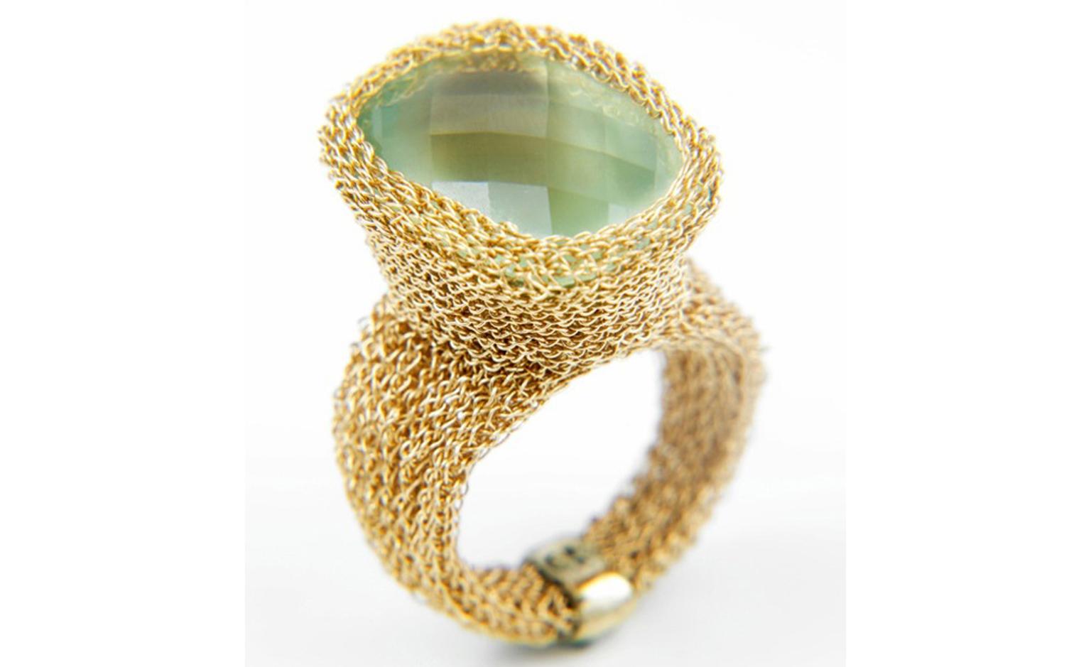 Rina Tairo 'Roman' woven gold ring with prehnite. £2,200