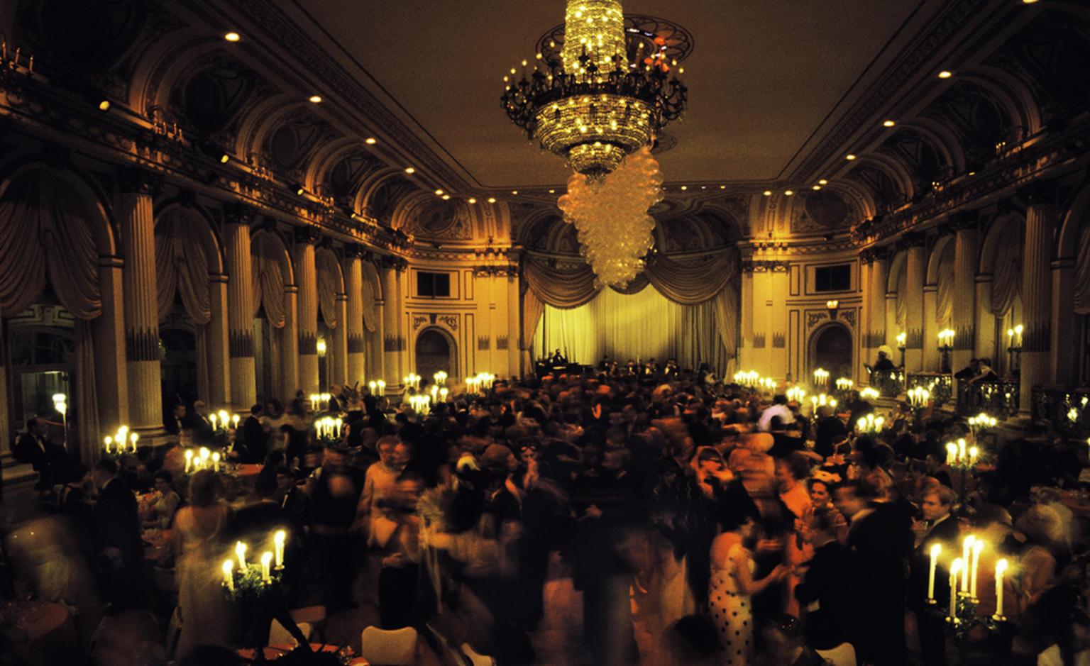 Van Cleef & Arpels, Bals de Légende, Le Bal Black and White: New York 1966, Truman Capotes at The Plaza Hotel.