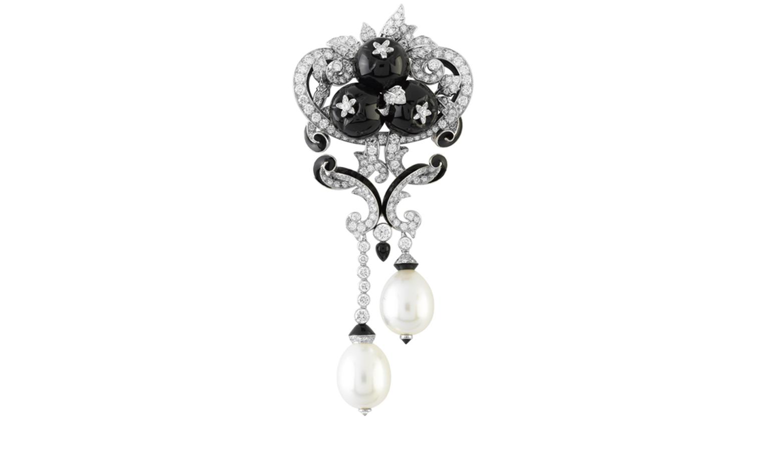 Van Cleef & Arpels, Bals de Légende, Le Bal Black and White, Black Apples clip.