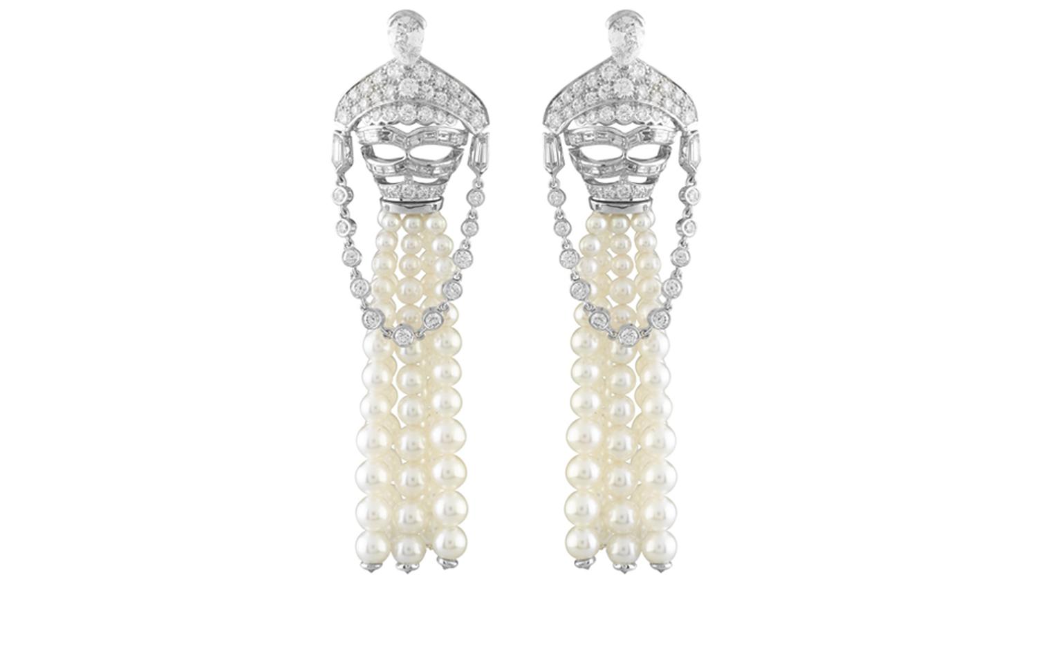 Van Cleef & Arpels, Bals de Légende, Le Bal du Palais d'Hiver, Loup diamants decor earrings.