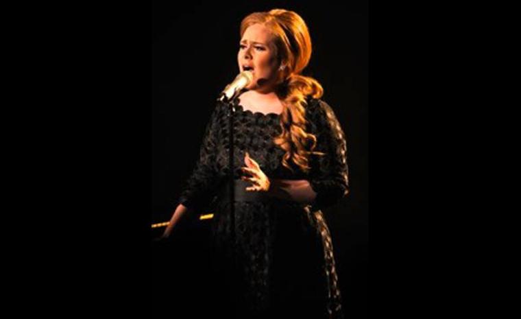 Adele performs at the MTV Video Music Awards in LA wearing Harry Winston diamond earrings.